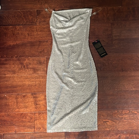 BEBE SILVER SEQUIN DRESS | XXS BUT CAN FIT A SMALL | CLEAR STRAPS | CONDITION👍 - Picture 2 of 5